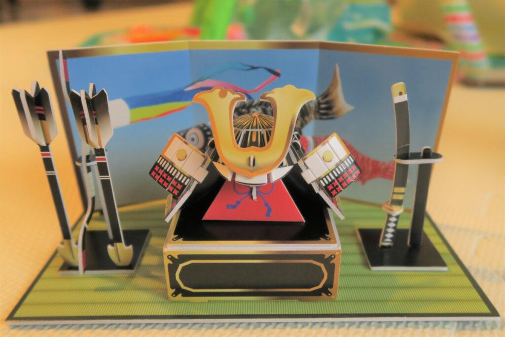ダイソーの五月人形「こどもの日３Dパズル 組立兜（くみたてかぶと）」がすごい‼