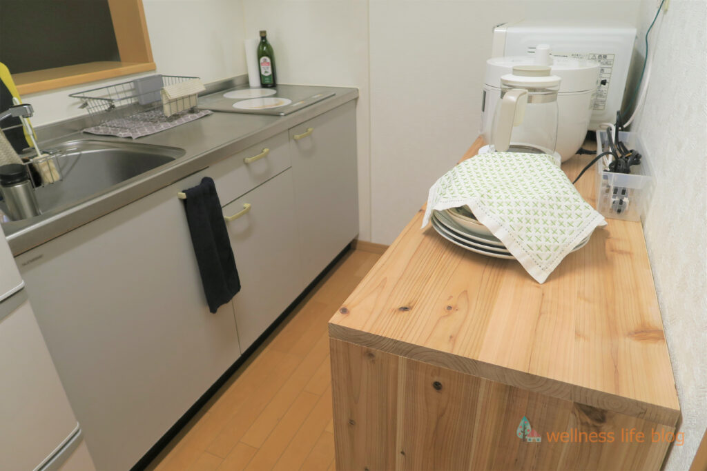 賃貸のインテリアを楽しもう！キッチンのレンジ台をDIYしたら、すっきりシンプルな快適空間に♪